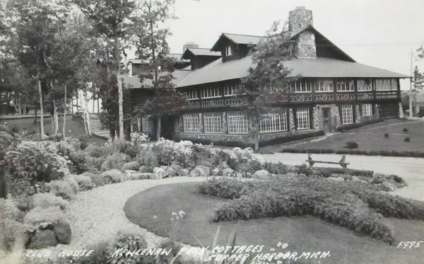 Keweenaw Park Cottages - Old Postcard